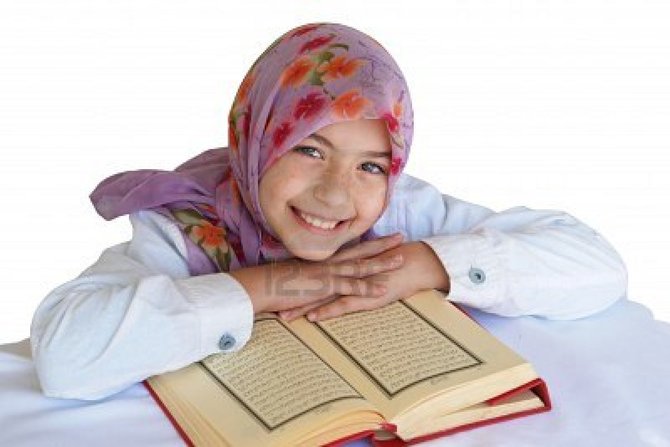 bocah muslim dengan alquran