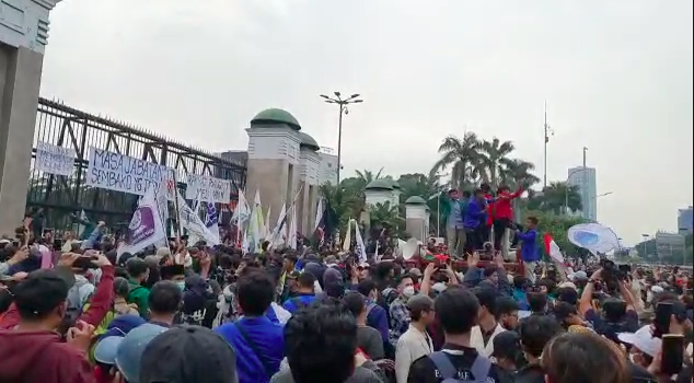 demo 11 april di dpr