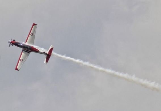 manuver pesawat tni au di langit jogja