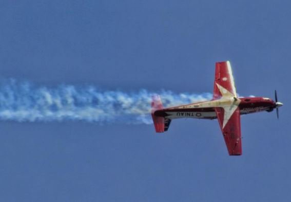 manuver pesawat tni au di langit jogja
