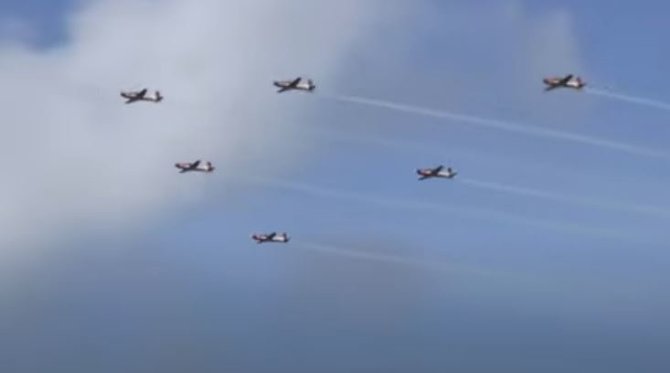 manuver pesawat tni au di langit jogja