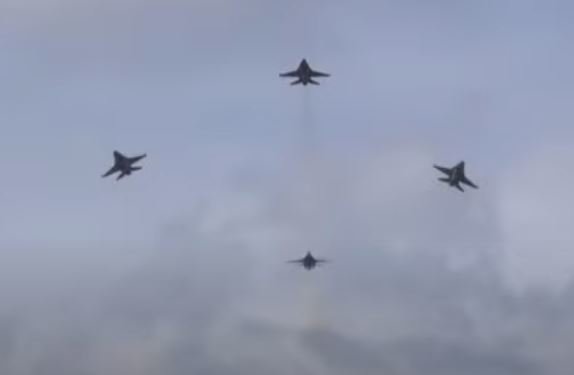 manuver pesawat tni au di langit jogja