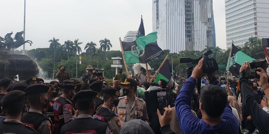 Ramai Massa Aksi, Polisi Tutup Jalan Medan Merdeka Barat