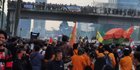 Demo 11 April di DPR Ricuh, Polisi Tembakkan Gas Air Mata ke Mahasiswa