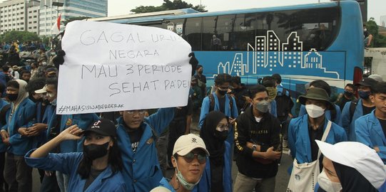 Demo 11 April di Patung Kuda, Mahasiswa Bersahutan Orasi