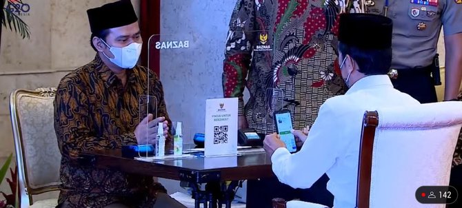 jokowi dan maruf amin bayar zakat