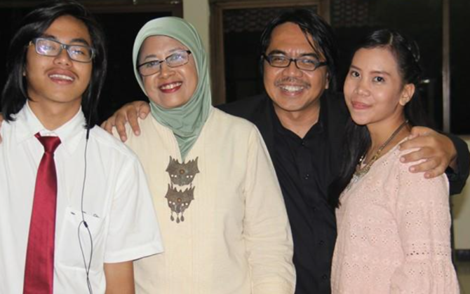 istri ade armando nina mutmainah