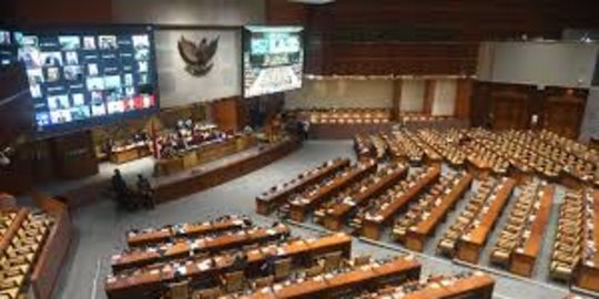 DPR Resmi Tetapkan 7 Anggota Dewan OJK 2022-2027