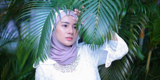 Selebgram Berlliana Lovel Tampil dalam Balutan Hijab, Begini Potretnya