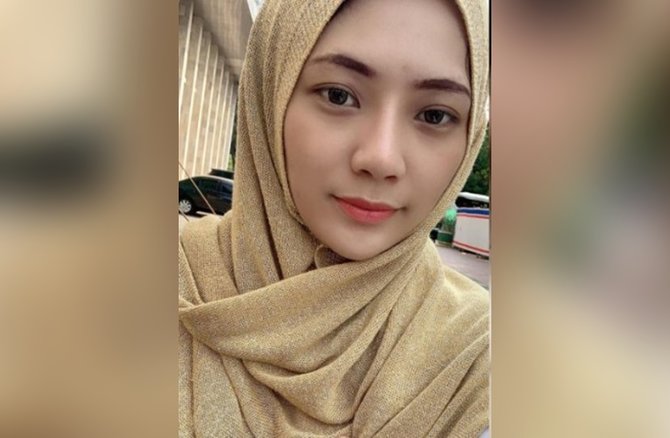 selebgram berlliana lovel tampil dalam balutan hijab begini potretnya