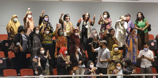 Aktivis Perempuan Bersorak Gembira Usai DPR Sahkan UU TPKS