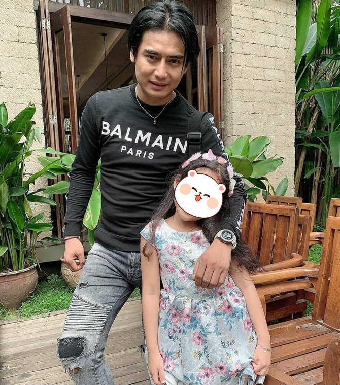 pentingkan brand image ini transformasi gaya charly van houten dari masa ke masa