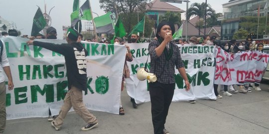 Mahasiswa Solo Gelar Demo, Kritisi Jokowi di Tanah Kelahirannya