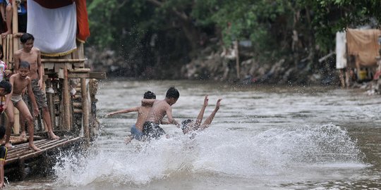 Apa yang Harus Dilakukan saat Sungai-Sungai di Jakarta Tercemar?