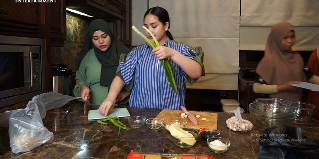 datang ke rumah aurel ini momen nagita slavina masak sahur bareng