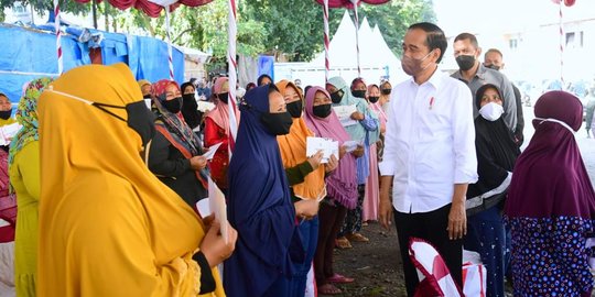 Jokowi Tinjau Program Padat Karya di Kota Cirebon