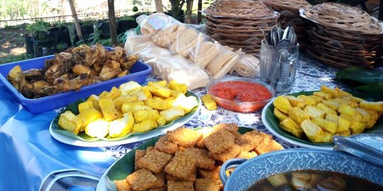 Inspiratif, Wanita Ciwidey Ini Buka Rumah Makan Gratis untuk Bantu Petani Sayur