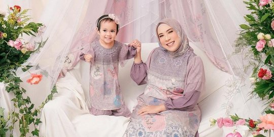 Intip Momen Sada Anak Fitri Tropica Melihat Sang Adik yang Baru Lahir, Bikin Gemas