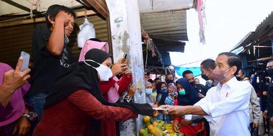 Pedagang Kacang Pasar Tanjung Bertemu Jokowi: Aduh Gemetar, Dibeli Presiden Gemetar