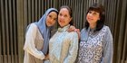 Potret Maudy Koesnaedi Berhijab saat Bukber Keluarga, Penampilannya Mencuri Perhatian