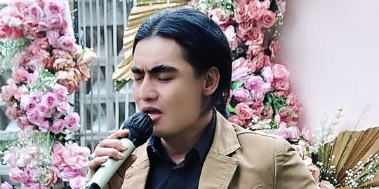 Musiknya Dianggap Kampungan, Charly van Houten Beri Tanggapan Begini