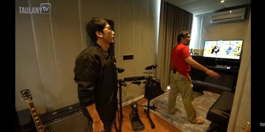 Foto Studio Musik di Rumah Baru Desta, Keren Terinspirasi dari Andre Taulany