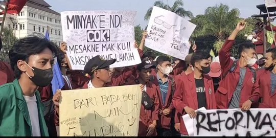 Mahasiswa Solo Tolak Kenaikan Harga BBM, Minta UU IKN Ditinjau Ulang