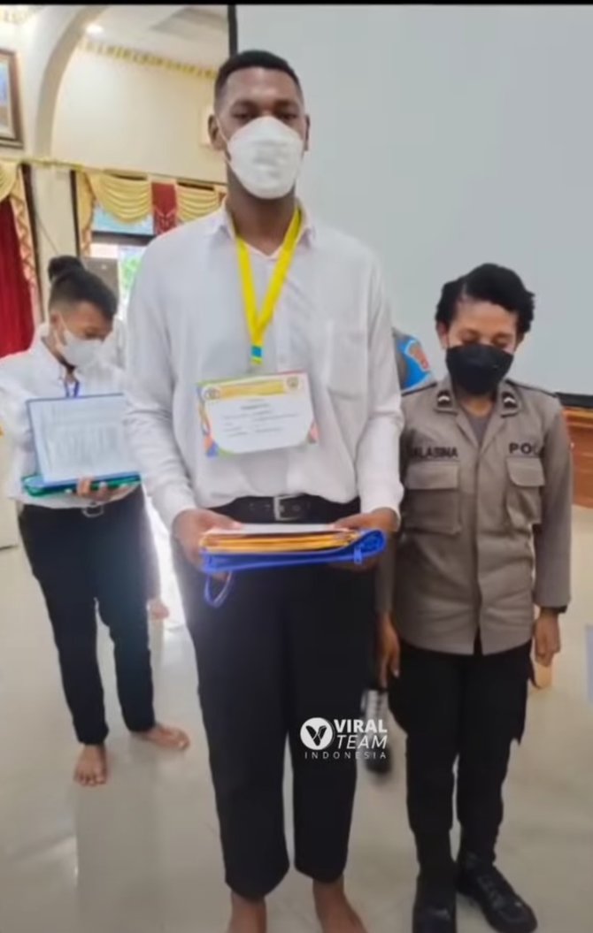 viral pria asal merauke ini miliki tinggi