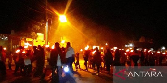 Ribuan Umat Kristen Ikuti Pawai Obor Fajar Paskah di Biak Numfor