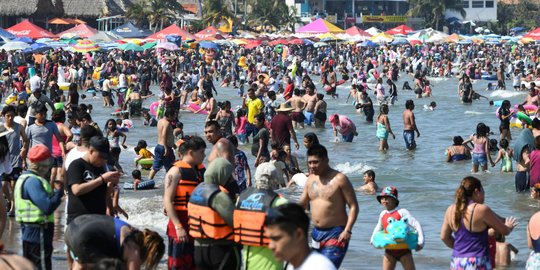 Suasana Pantai di Meksiko Setelah Penurunan Tingkat Penularan Covid-19