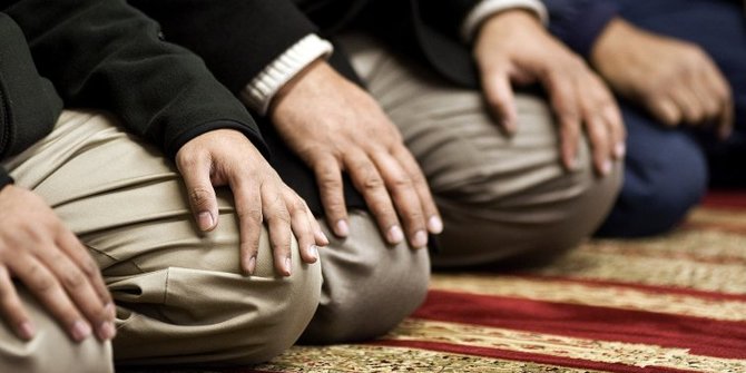 Cara Sholat Witir 3 Rakaat, Berikut Niatnya | merdeka.com