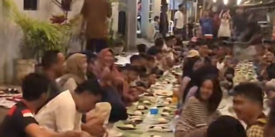 Tak Biasa, Ini Momen Sahur Bareng Warga Kompleks Perumahan yang Viral di TikTok