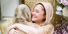 Tangis Bahagia, Ini Momen Marshanda Peluk Erat Sang Adik Alyssa Ramadhani Mau Nikah