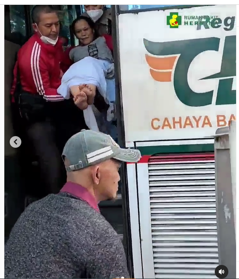 ibu melahirkan di bus