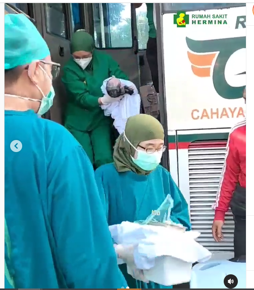 ibu melahirkan di bus