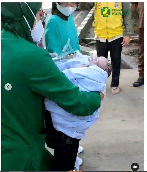 ibu melahirkan di bus