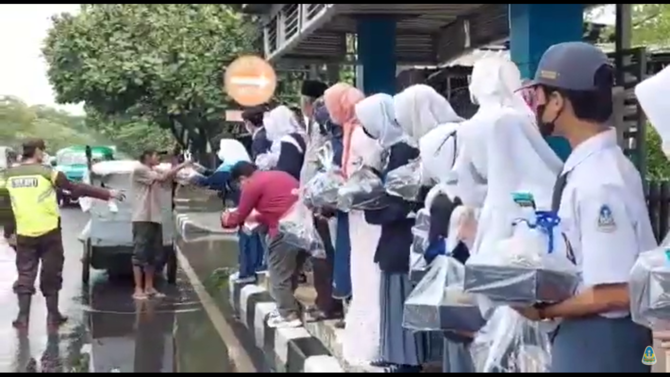 kegiatan rantang siswa smkn 9 kota bandung saat ramadan