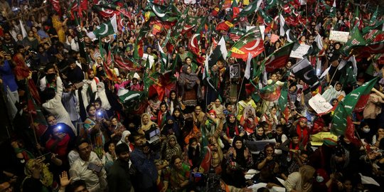 Lengsernya Imran Khan Pertanda Pecah Kongsi Sipil-Militer di Pakistan