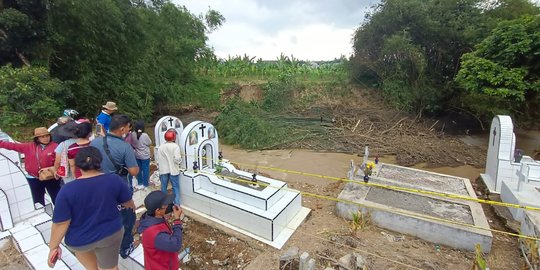 12 Kuburan di TPU Simalingkar Medan Amblas, Beberapa Hanyut Dibawa Arus Sungai