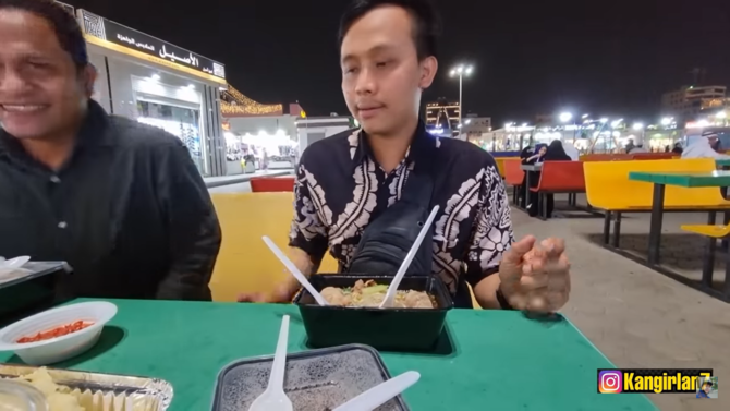 wni sukses buka warung di arab bakso seporsi rp50 ribu