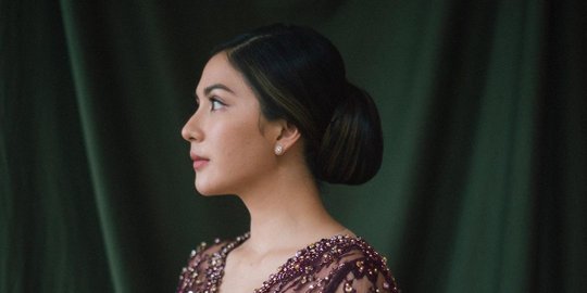 Potret Jessica Mila Kenakan Kebaya, Penampilannya Cantik dan Memesona