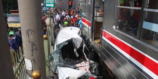 Kecelakaan KRL di Perlintasan Sebidang Depok-Citayam, Siapa Bertanggung Jawab?