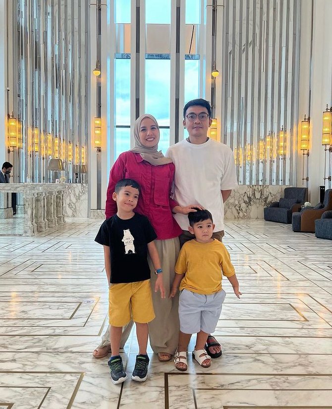 perjalanan karier tya ariestya
