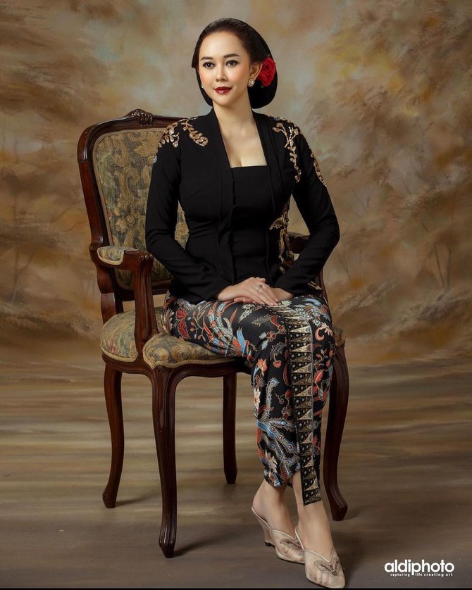 seleb pakai kebaya di hari kartini