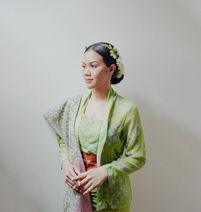 seleb pakai kebaya di hari kartini