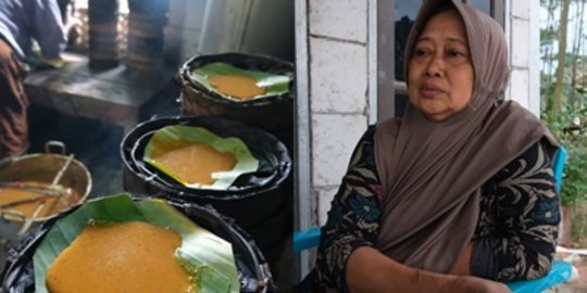 Kisah Penjual Apem Sukses Laku Lebih 2000 Biji/Hari, Saingan Iri Langsung Main Dukun