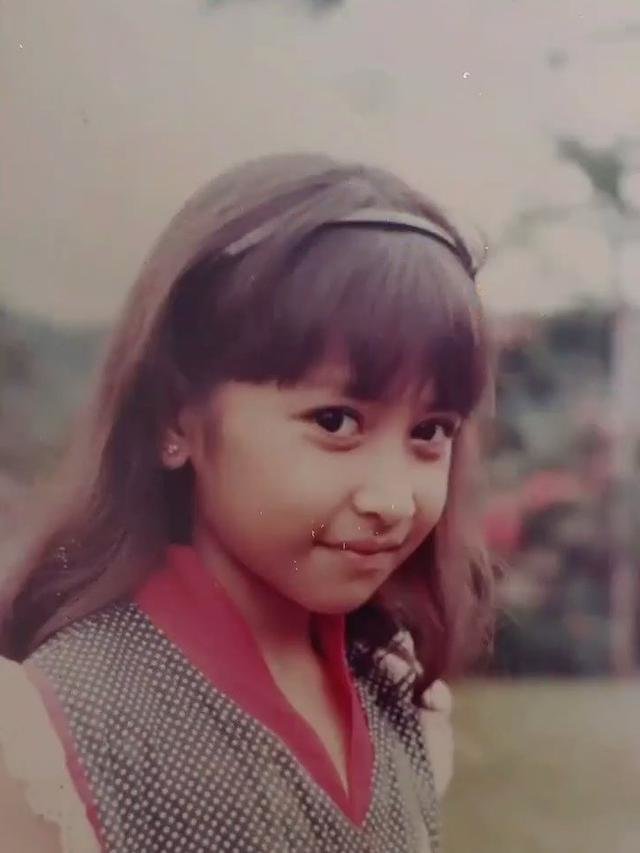 foto kecilnya curi perhatian intip transformasi annisa trihapsari yang kini hamil
