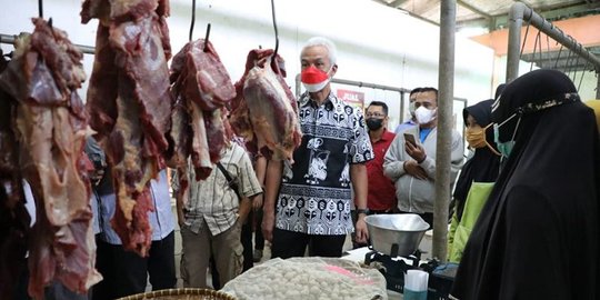 Sidak Pasar, Ganjar Pastikan Minyak Goreng dan Harga Sembako Aman jelang Lebaran