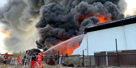 Gudang Ban di Kaltim Terbakar, Satu Orang Dievakuasi ke Rumah Sakit