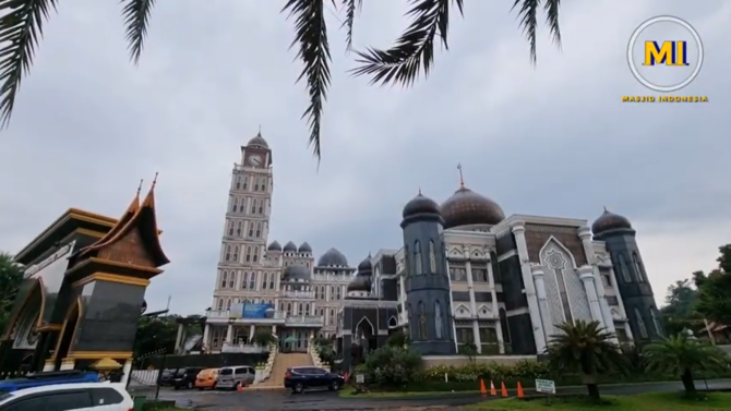 masjid agung harakatul jannah